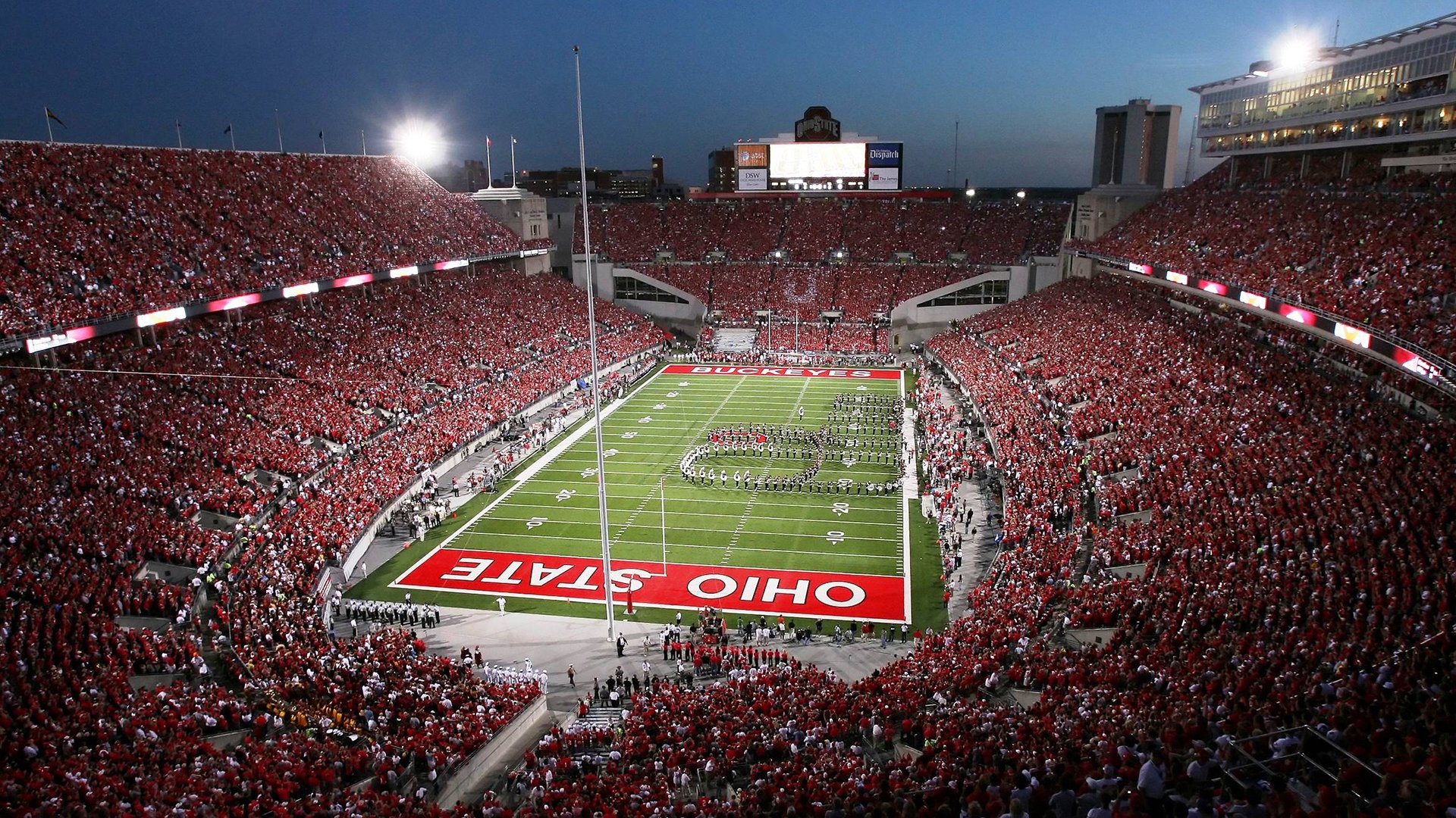 绿茵争锋与篮坛巅峰，德甲争冠战与广东雄鹿对决的双重奏